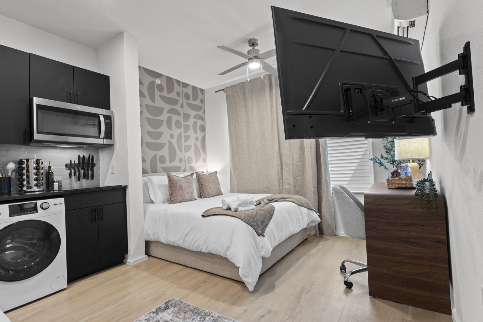 Trendy Studio | Free Parking + Coffee Bar — interior photo 5